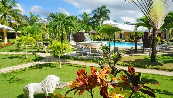 Panglao Hotel for sale garden